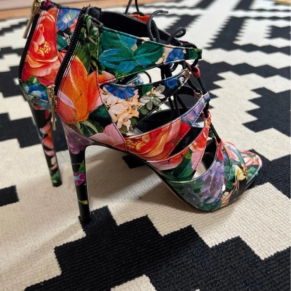 Steve Madden Girl floral spring strap sandals - Picture 1 of 13